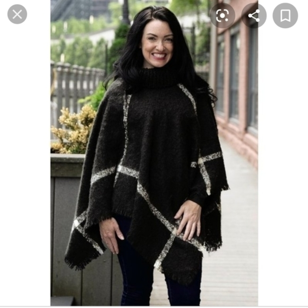 NWT Cozy Black White Cowl Neck‎ Poncho One Size Fits All Overhead